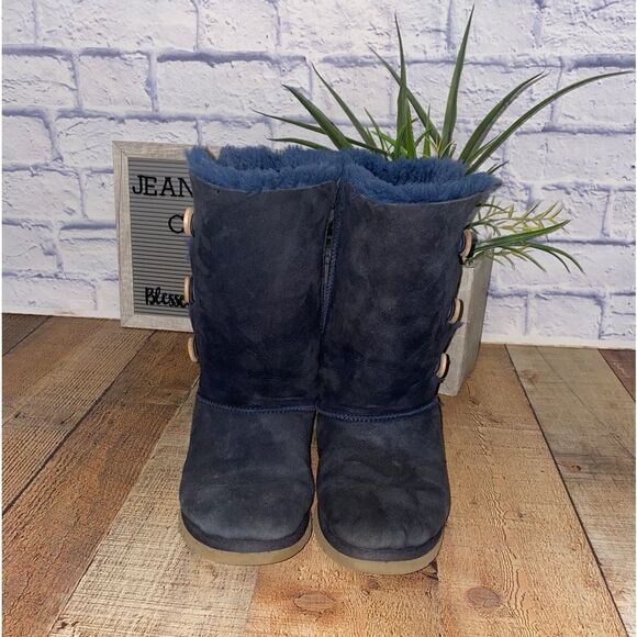 UGG
Australia Bailey Button Triplet Boots
Size 6 - Picture 4 of 10
